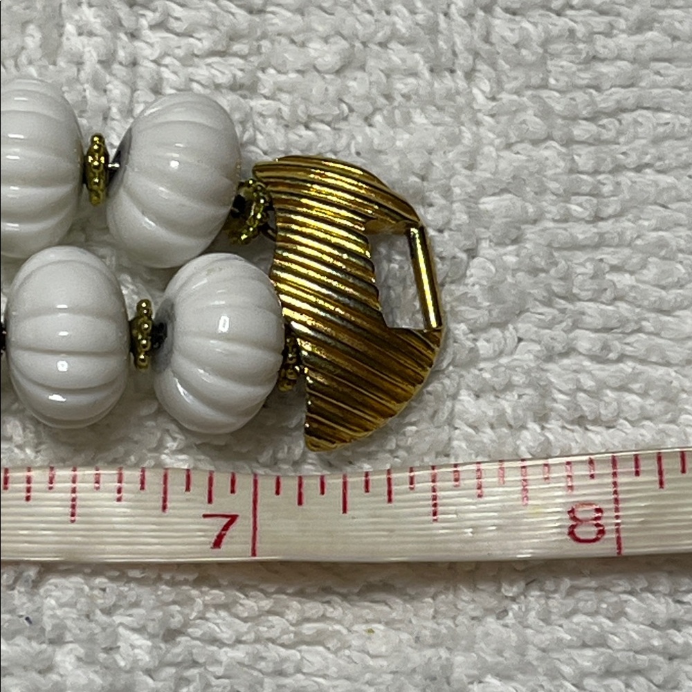 Vintage Monet White Lucite Melon Beads Double Strand Bracelet - Picture 4 of 4